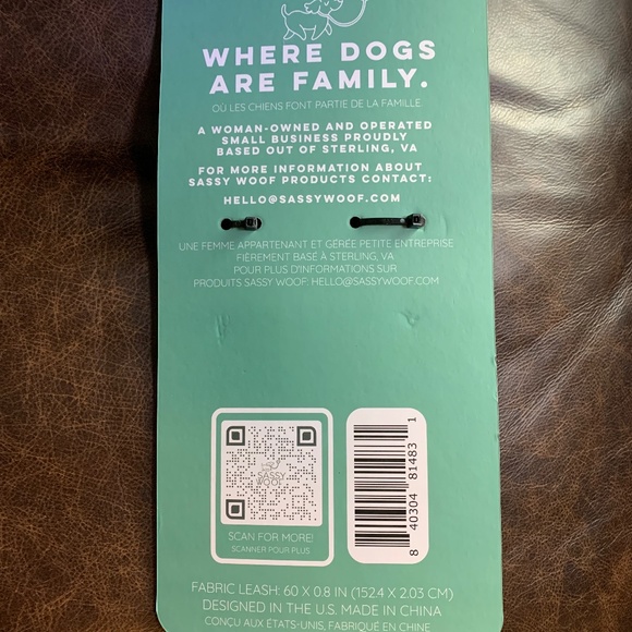 Sassy Woof Walkie Pack Leash and Used Waste Bag Holder - Picture 3 of 3